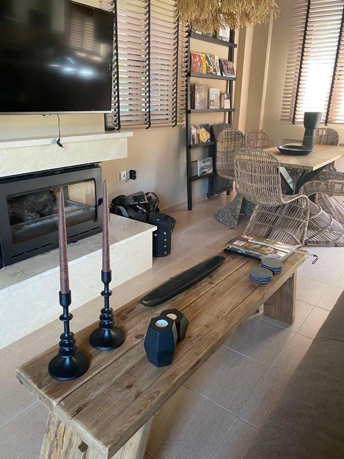 Luxurious Maisonette In The Countryside With A Pool كالافريتا المظهر الخارجي الصورة